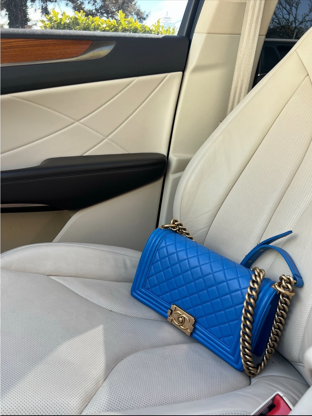 CHANEL Blue Quilted Leather Shoulder Bag with Gold Hardware - Picture 6 of 6